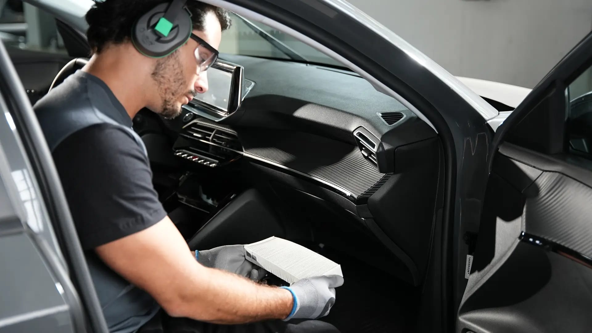 Repuestos originales y batería de vehículo